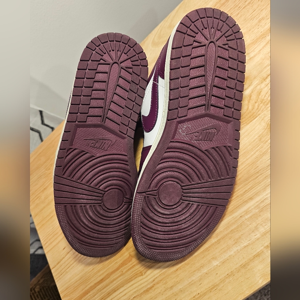 NIKE AIR JORDAN Womens Air Jordan 1 Low Bordeaux DC0774-161 MAUVE Size 8.5 - Picture 4 of 10